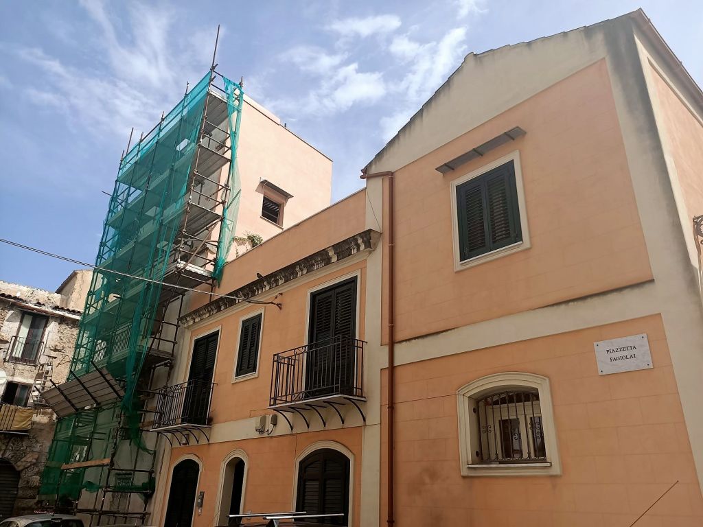 Stabile o Palazzo in Vendita a Palermo, 