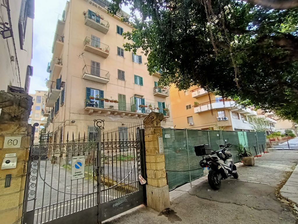 Appartamento in Vendita a Palermo, Via Leoni